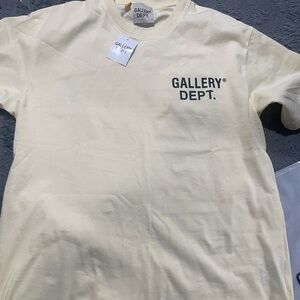 Gallery Dept Men’s XL tshirt